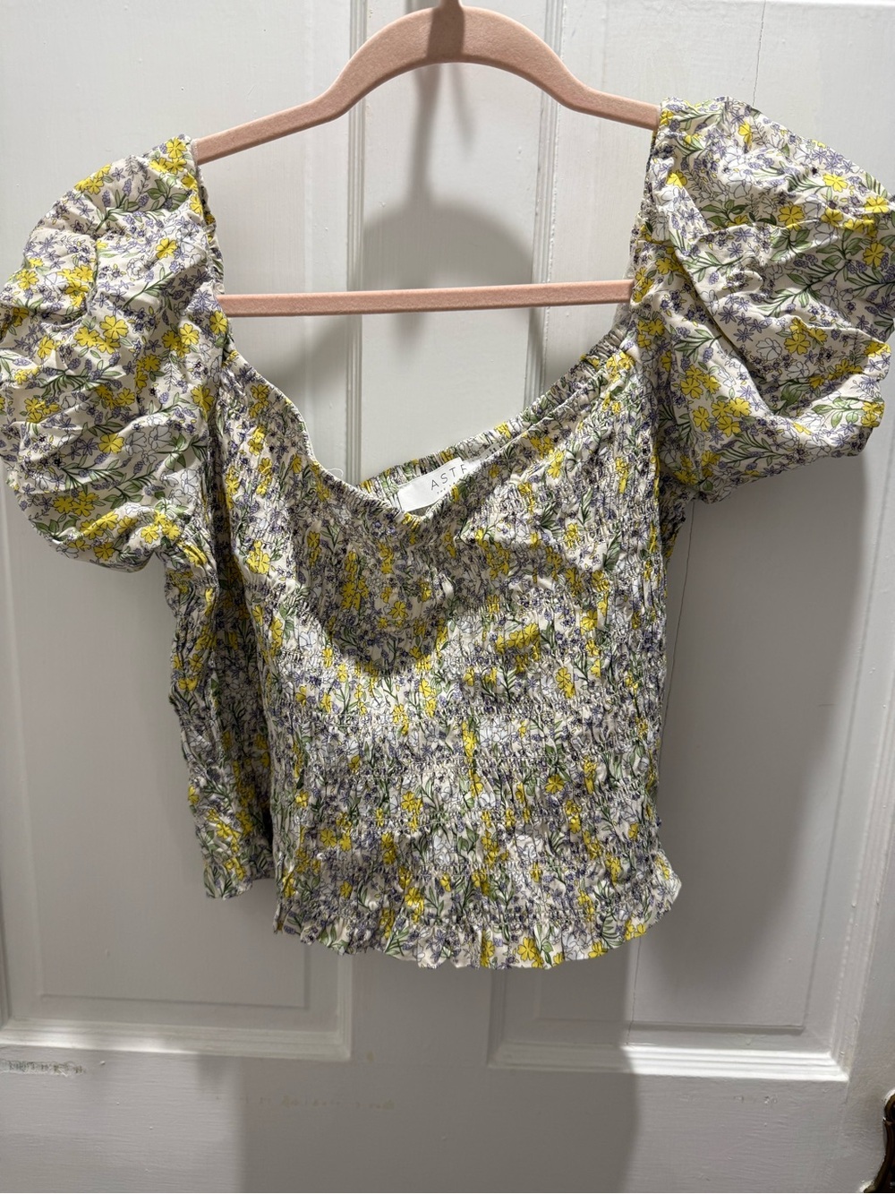 ASTR Yellow & Gray Floral Smocked Puff-Sleeve Crop Top